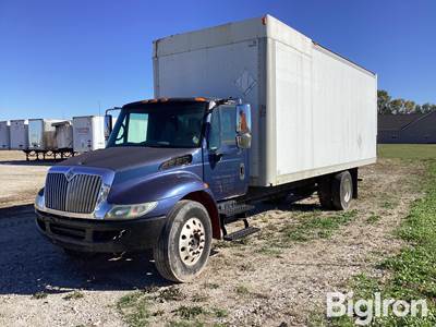 2005 International 4200 SBA S/A Dry Van Box Truck