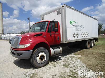 2013 International 4400 T/A Box Truck