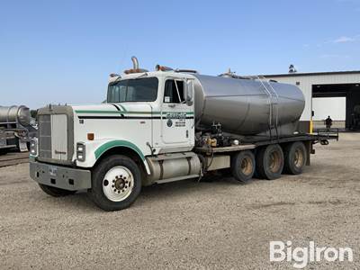 1986 International 9370 Tri/A 3200-Gal SS Liquid Tender