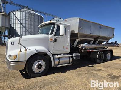 2006 International 9400i T/A Dry Fertilizer Tender Truck