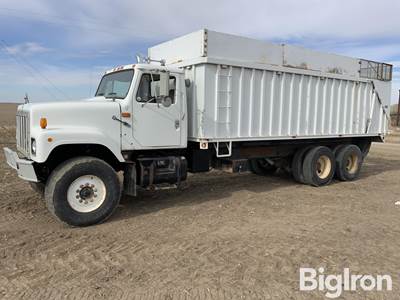 1998 International F2574 T/A Truck w/ 22’ Smeal Box