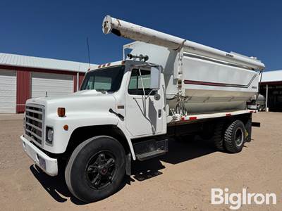 1986 International S1900 S/A Dry Fertilizer Tender Truck