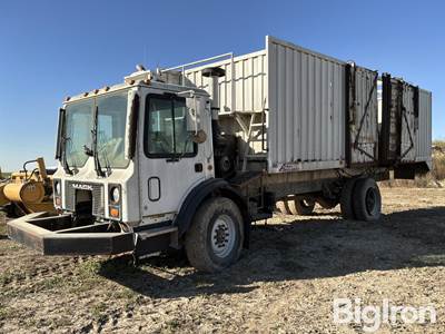 2006 Mack MR688P S/A Cabover Truck for Parts