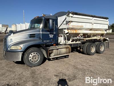 2000 Mack CX613 T/A Dry Fertilizer Tender Truck