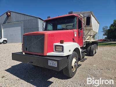 1991 White/GMC WG64T T/A Tender Truck