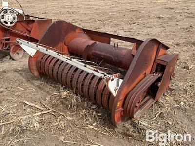 International 5’ Wide Forage Pickup Head