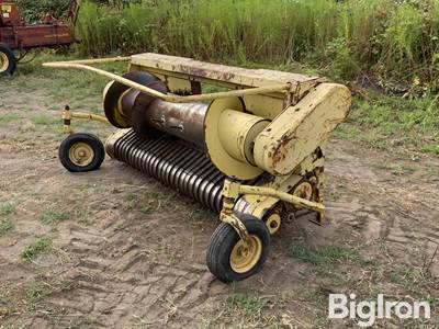 1988 John Deere 654 Windrow Pickup Head