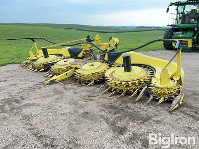2019 John Deere 770 10 Row Rotary Forage Head
