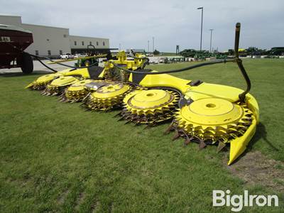 John Deere 772 10 Row Orbital Forage Header