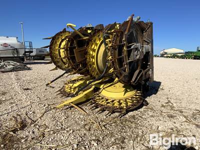 2022 John Deere 772 Rotary Forage Header