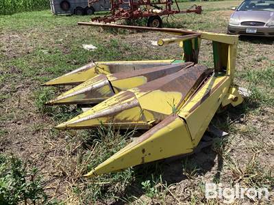 John Deere 3R36” Forage Head