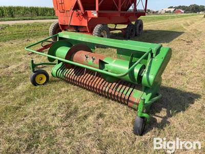 John Deere 7’ Forage Pick-Up Head
