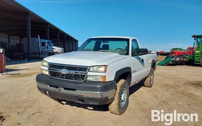 2006 Chevrolet 2500 Regular Cab 4x4 Pickup