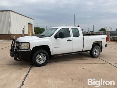 2011 Chevrolet 2500 4x4 Extended Cab Pickup