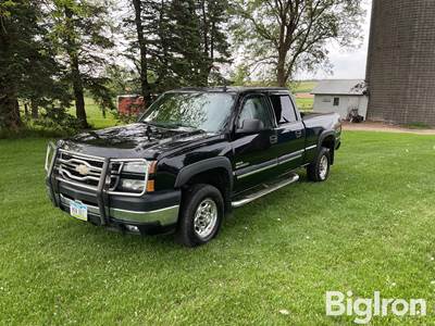 2007 Chevrolet 2500 4X4 Crew Cab Pickup
