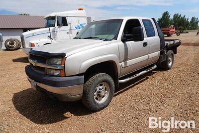 2006 Chevrolet 2500 4x4 Extended Cab Flatbed Pickup