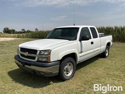 2003 Chevrolet 2500 LS 4x4 Extended Cab Pickup