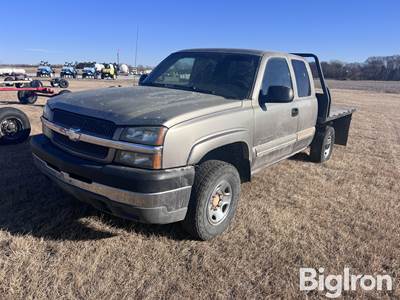 2003 Chevrolet 2500HD 4x4 Flatbed Pickup