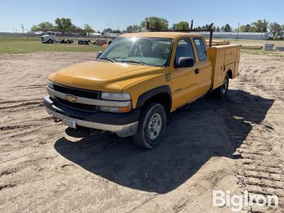 2001 Chevrolet 2500HD Silverado 4x4 Utility Pickup