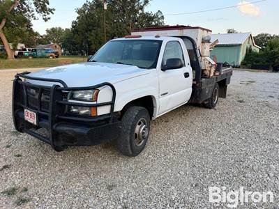 2005 Chevrolet 3500 4x4 Pickup w/bale bed & cube feeder