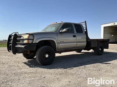 2003 Chevrolet K2500 HD Duramax 4x4 Flatbed Pickup