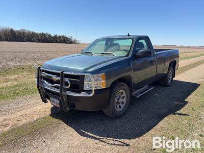 2009 Chevrolet Silverado 1/2 Ton Regular Cab 4WD Pickup