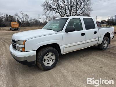 2006 Chevrolet Silverado 1500 4x4 Crew Cab Pickup