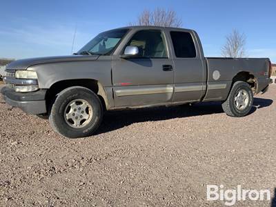 2002 Chevrolet Silverado 1500 4x4 Extended Cab Pickup