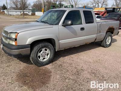 2005 Chevrolet Silverado 1500 4x4 Extended Cab Pickup