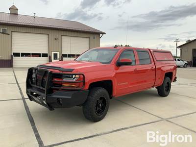 2018 Chevrolet 1500 Silverado 4x4 Crew Cab Pickup w/Topper