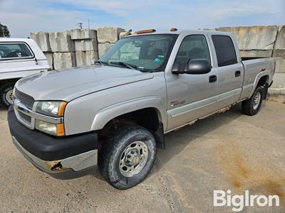 2004 Chevrolet Silverado 2500HD 4x4 Crew Cab Pickup