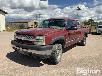2004 Chevrolet Silverado 2500 HD 4x4 Extended Cab Pickup