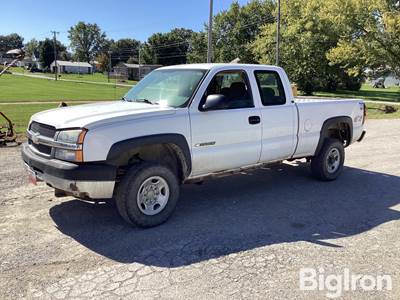 2004 Chevrolet Silverado 2500HD 4x4 Pickup Truck