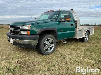 2006 Chevrolet Silverado 2500HD 4x4 Diesel Pickup w/Flatbed