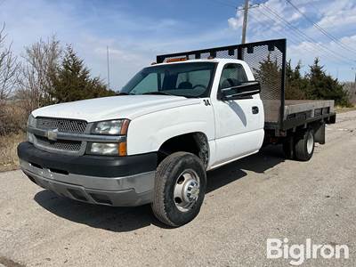 2004 Chevrolet Silverado 3500 2WD Dually Flatbed Pickup
