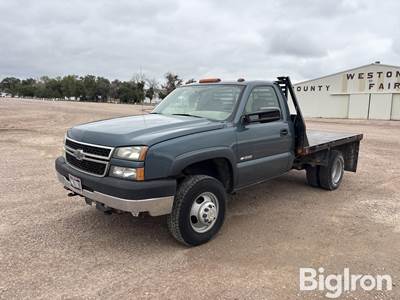 2007 Chevrolet 3500 Silverado 4x4 Flatbed Pickup