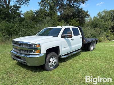 2019 Chevrolet Silverado 3500 HD 4x4 Crew Cab Flatbed Pickup
