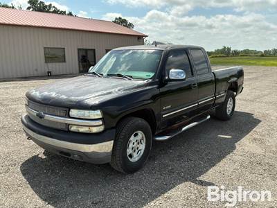 2001 Chevrolet Silverado 4x4 Extended Cab Pickup