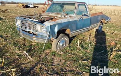 1977 Dodge 100 4x4 Pickup