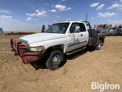 2002 Dodge SLT 4x4 Extended Cab Pickup w/DewEze 480 Hay Bed
