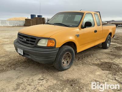 2004 Ford F150 XL 4x4 Extended Cab Pickup