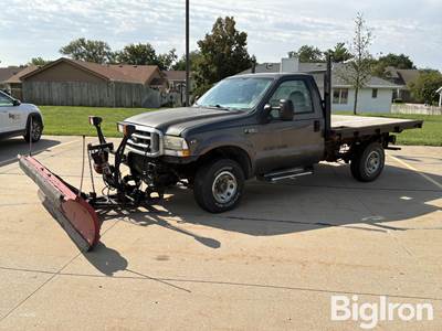 2004 Ford F250 XLT Super V10 Flatbed Pickup w/Snow Plow