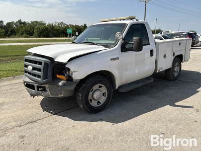2006 Ford F250 XL Single Cab Utility Pickup