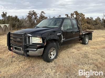 2006 Ford F250 XLT Super Duty 4x4 Extended Cab Flatbed Pickup w/HydraBed