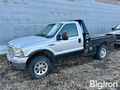 2006 Ford F350 4X4 Pickup w/Flatbed