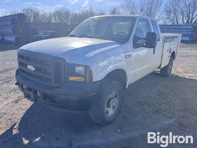 2006 Ford F350 Super Duty 4x4 Pickup w/Service Utility Bed