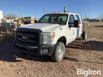 2014 Ford F350 4WD Crew Cab & Chassis Pickup