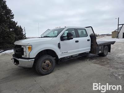 2017 Ford F350 4x4 Crew Cab Flatbed Pickup