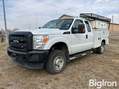 2015 Ford F350 Super Duty 4x4 Extended Cab Service Pickup