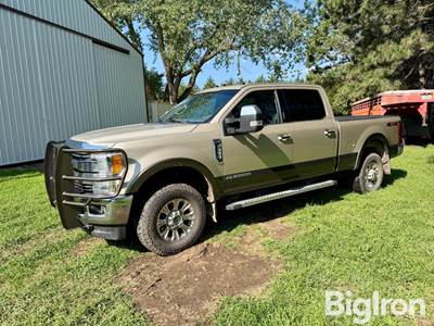 2017 Ford F350 4x4 Lariat Crew Cap Pickup